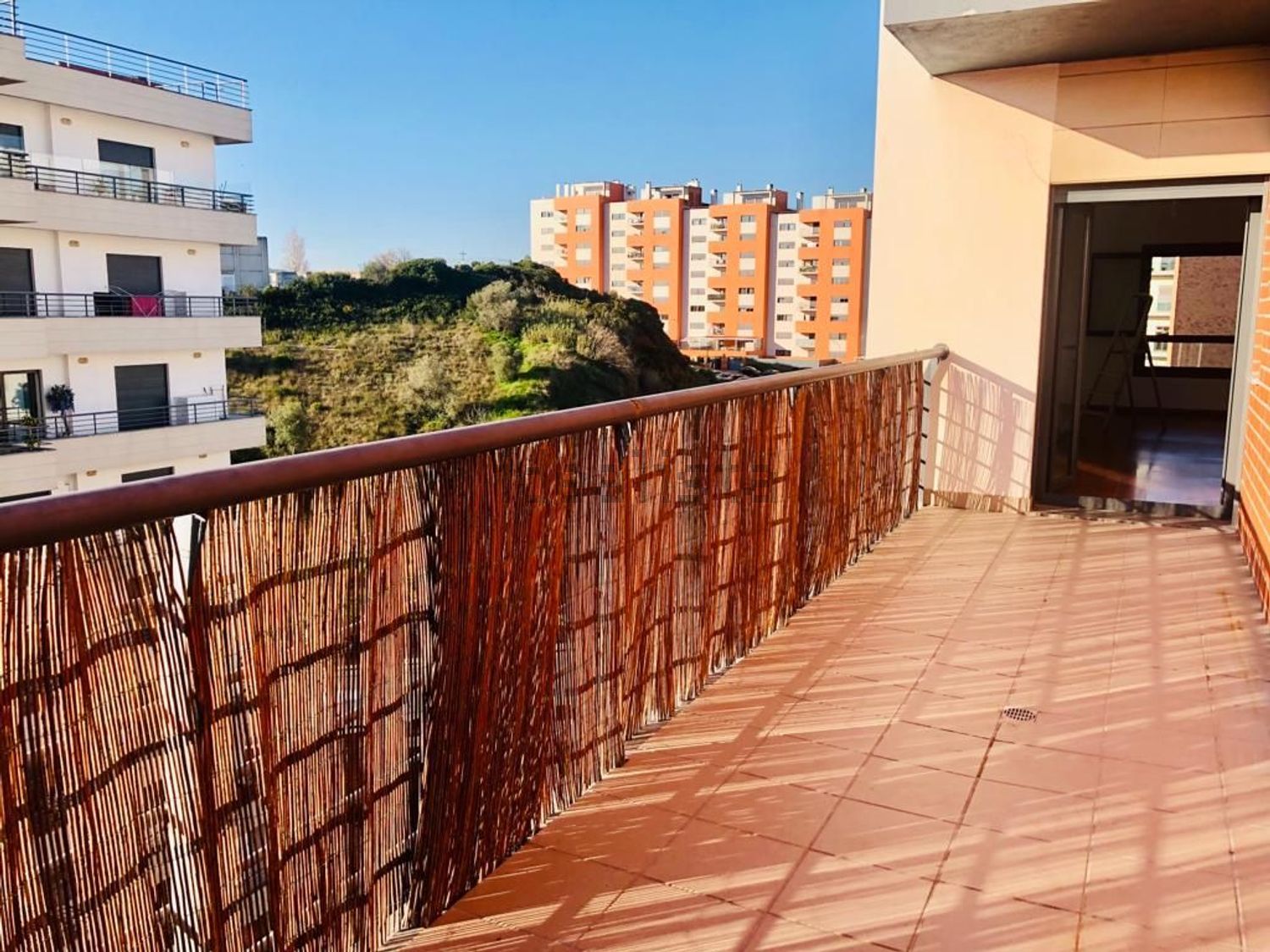 出租公寓 t2在Avenida Miguel Torga, 24 - 露台