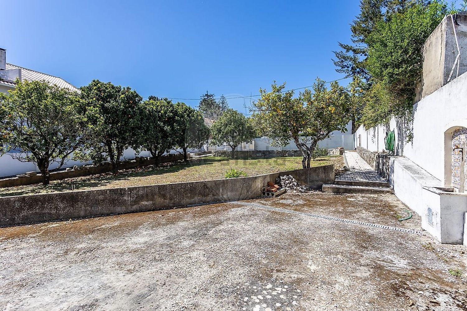 小楼房或独栋别墅出售在Serra das Minas - 花园