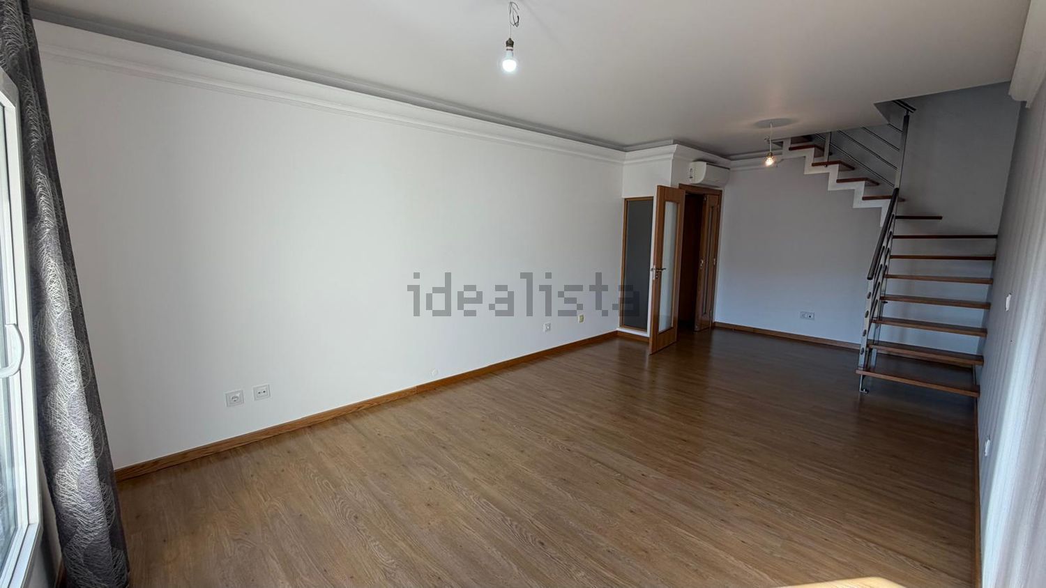 出租复式公寓在Rua Pompilio Silvestre, 15 - 餐厅