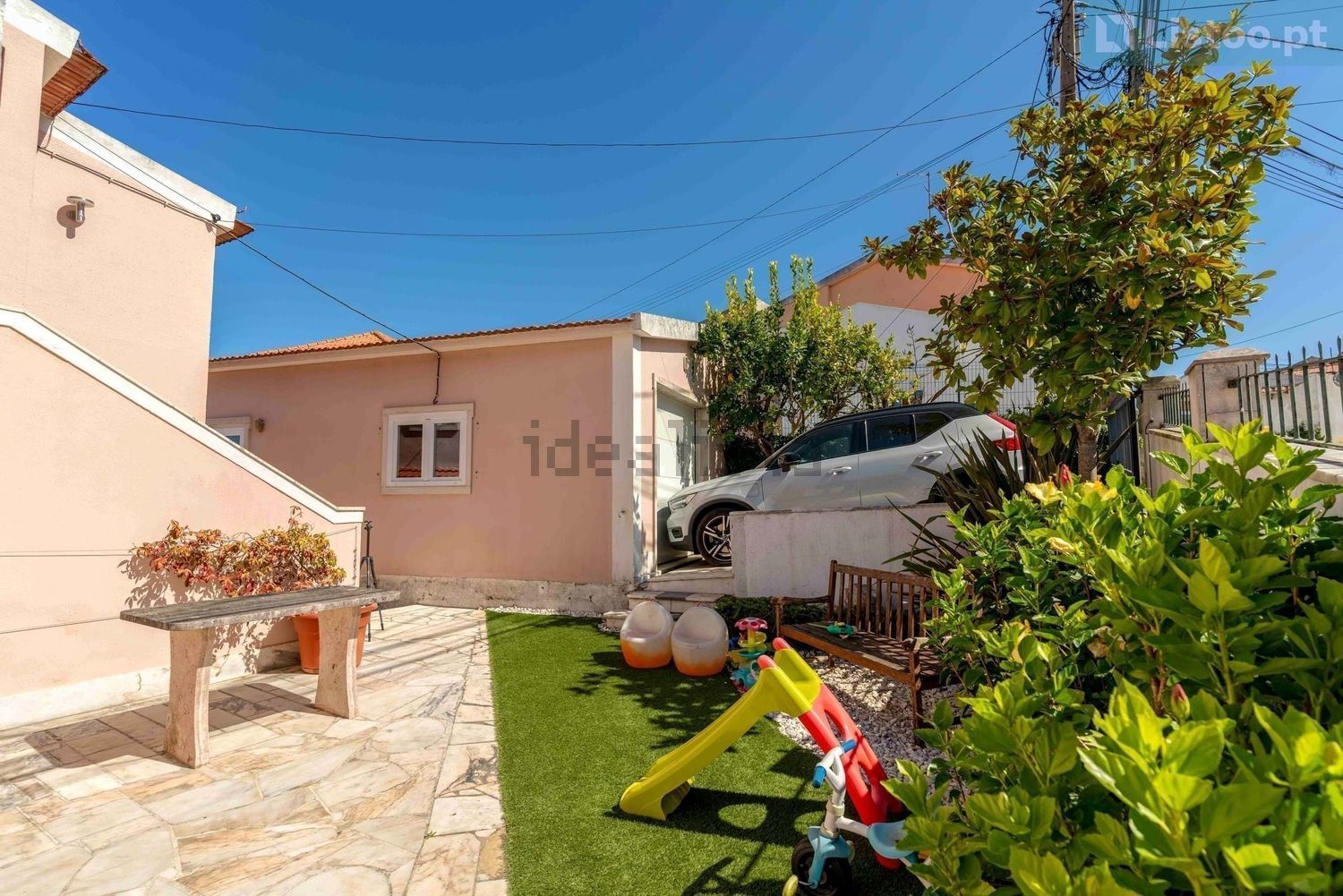 小楼房或别墅出售在Rua Dom António Correia de Sá - 外立面