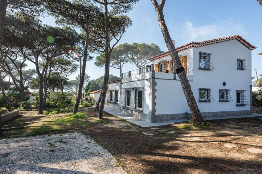小楼房或独栋别墅出售在Caminho do Rio Touro