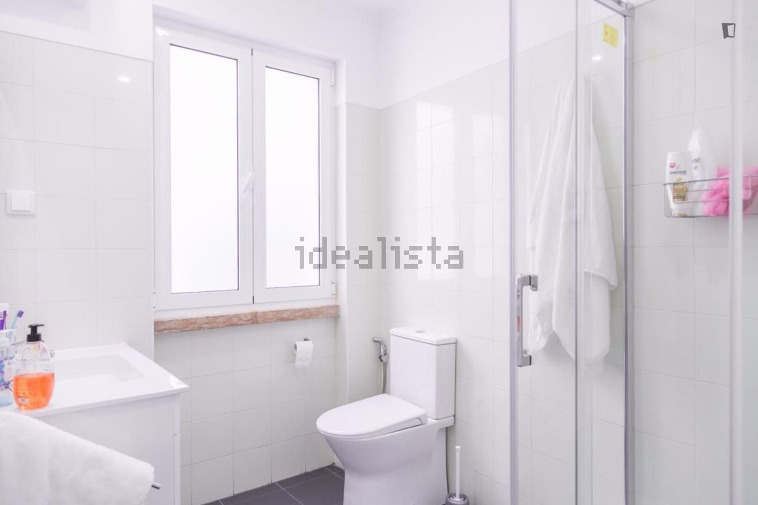 出租房间在Rua do Vale de Santo António - 卫生间