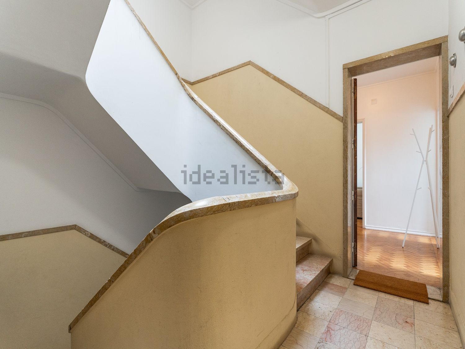 出租公寓 t1在Santa Engrácia - 楼梯