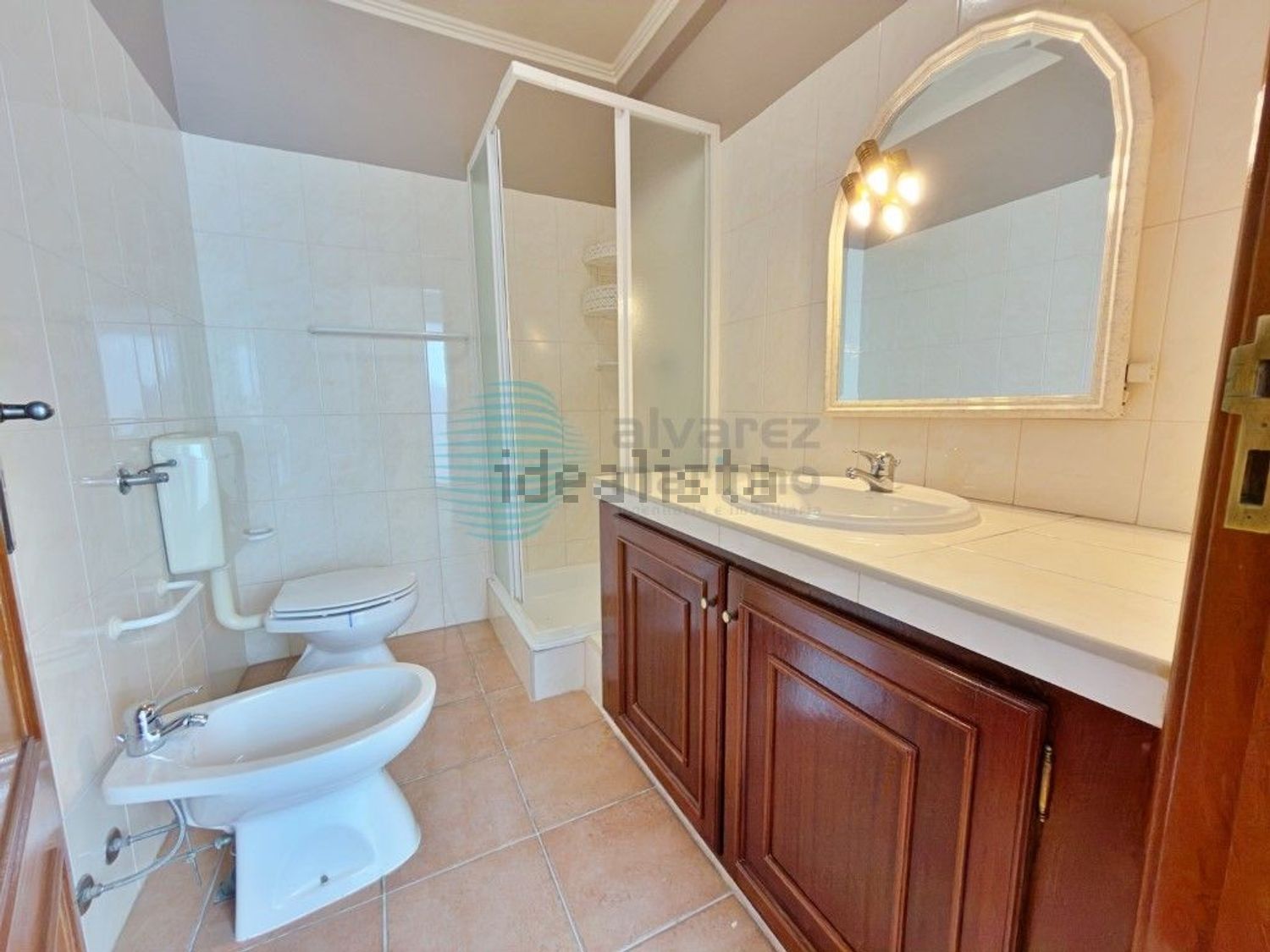 小楼房或独栋别墅出售在Rua 1° de Maio, 3 - 卫生间