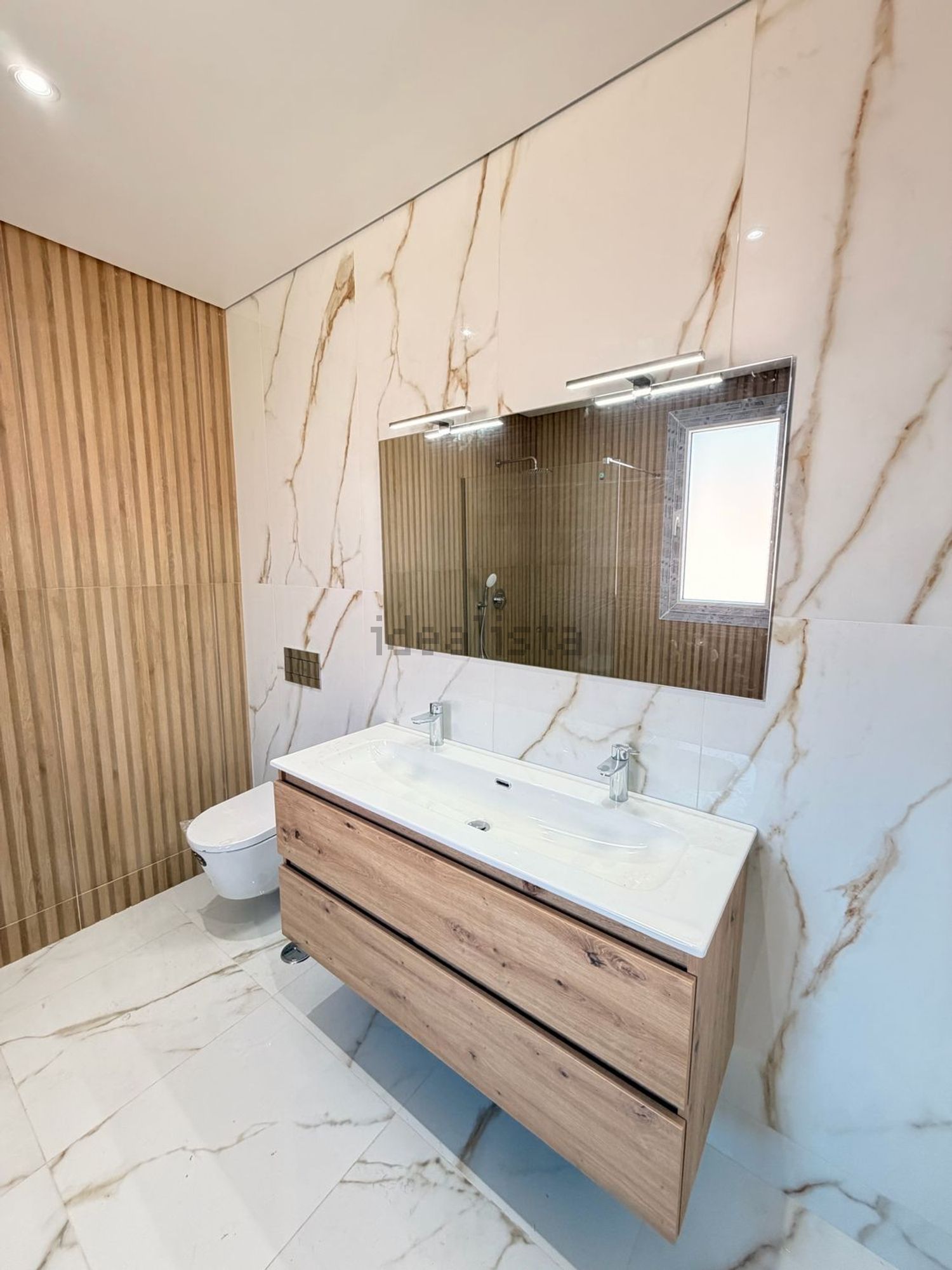 小楼房或独栋别墅出售在Rua Carlos Paião, 11 - 卫生间