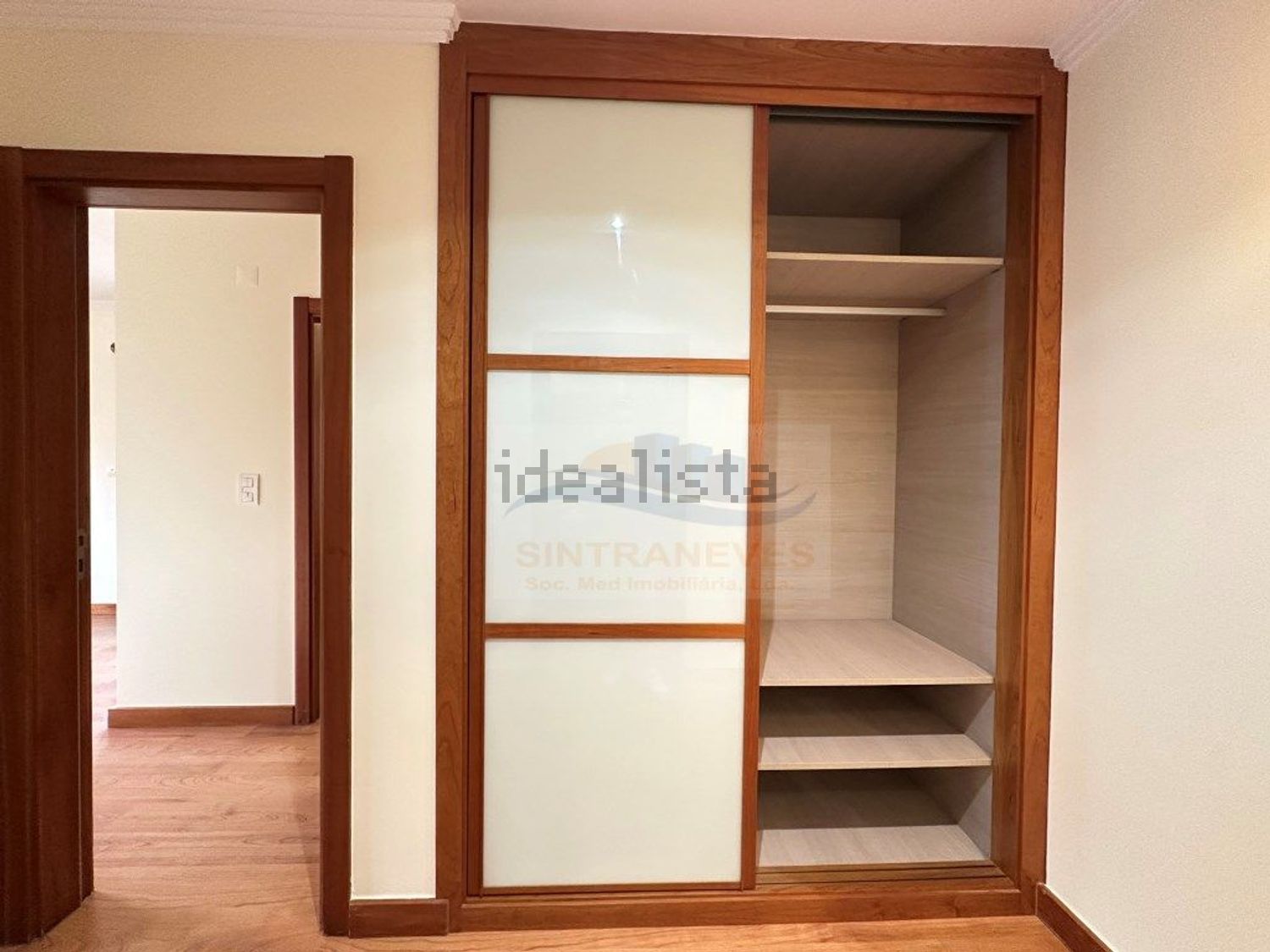 出租公寓 t4在Casal de São Brás - Vila Chã - 试衣间