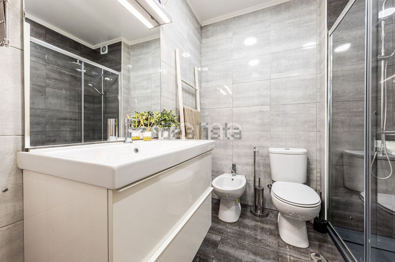 公寓 t2出售在Rua General Humberto Delgado, 41 - 卫生间