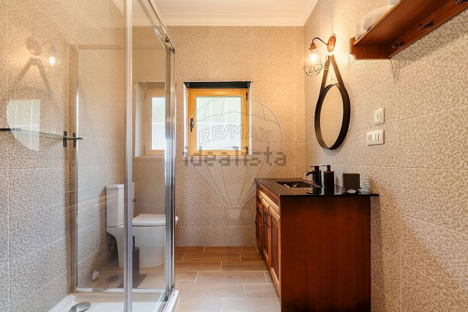 小楼房或独栋别墅出售在Estrada de Paços - 卫生间