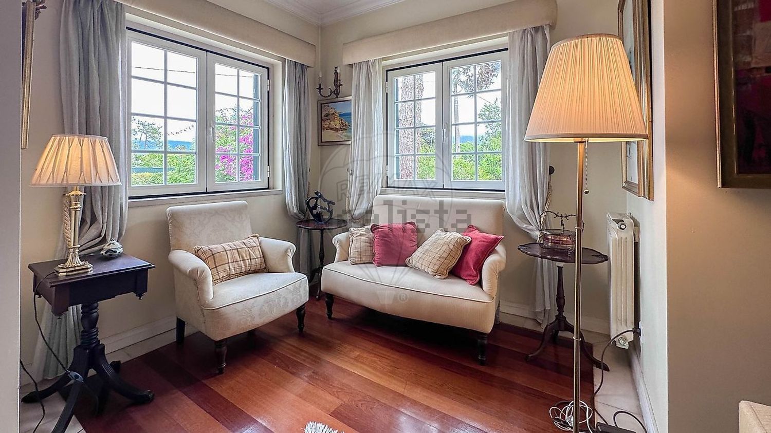 小楼房或独栋别墅出售在Rua da Mofina - 客厅