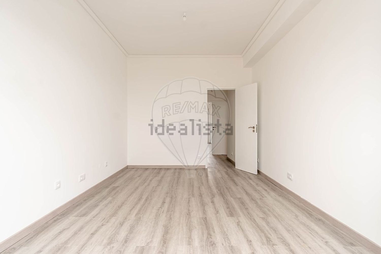 公寓 t3出售在Praça Rainha Santa - 居住