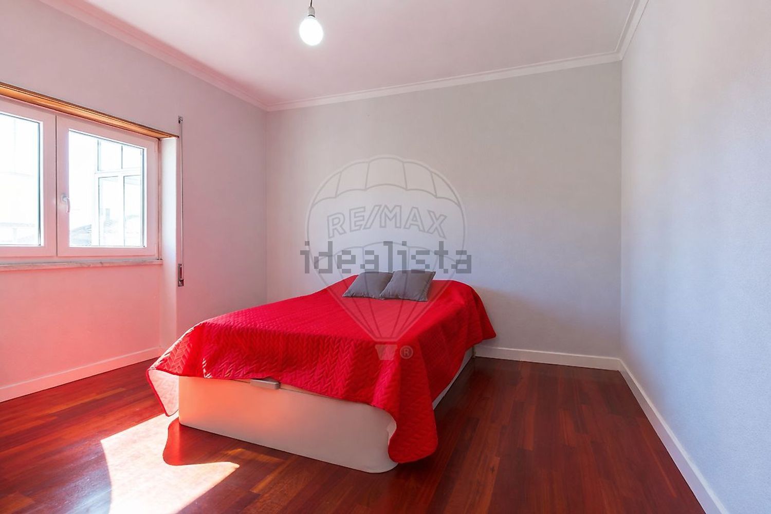 小楼房或独栋别墅出售在Rua António Sérgio - 卧室