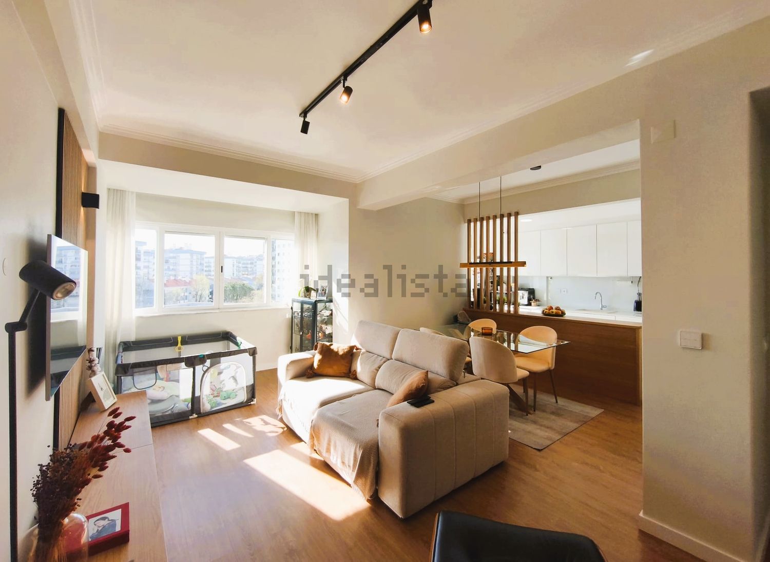 公寓 t2出售在Rua Almeida Garrett - 客厅