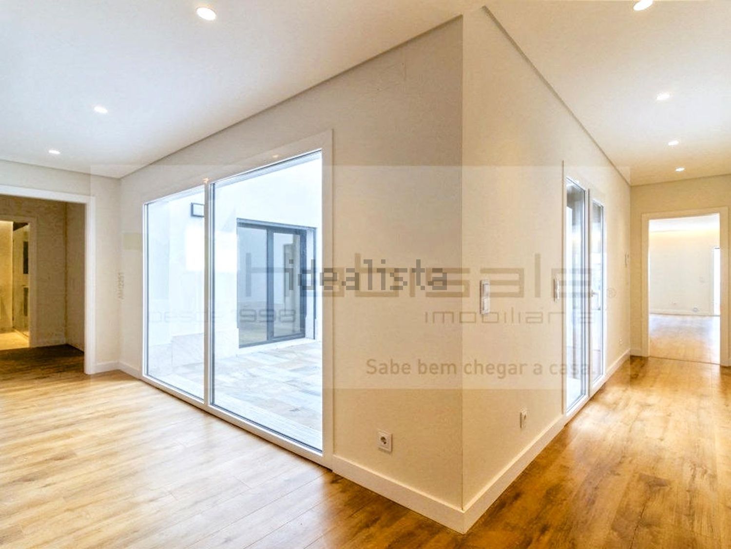 联排别墅出售在Rua Almirante Gago Coutinho, 58 a - 居住