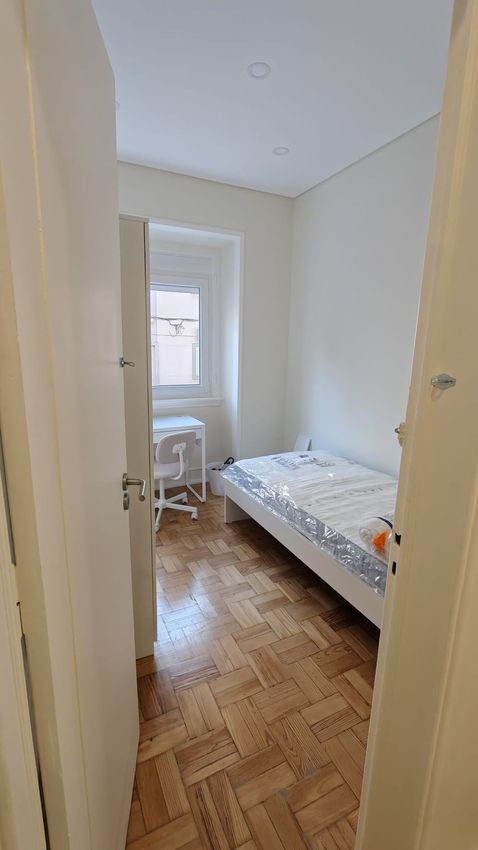 出租房间在Rua Mouzinho de Albuquerque, 32