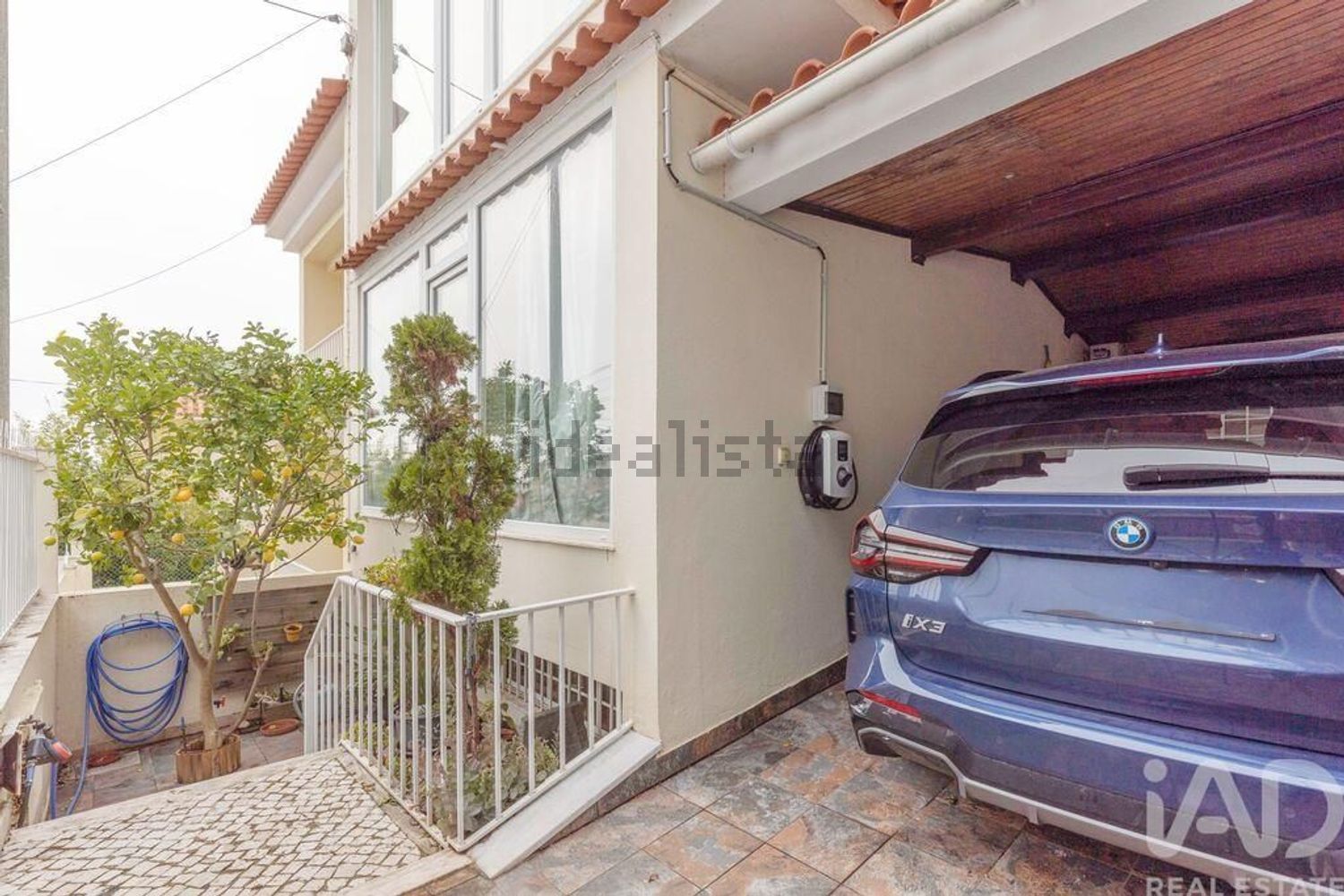 小楼房或独栋别墅出售在Penedo - Matarraque - 停车位