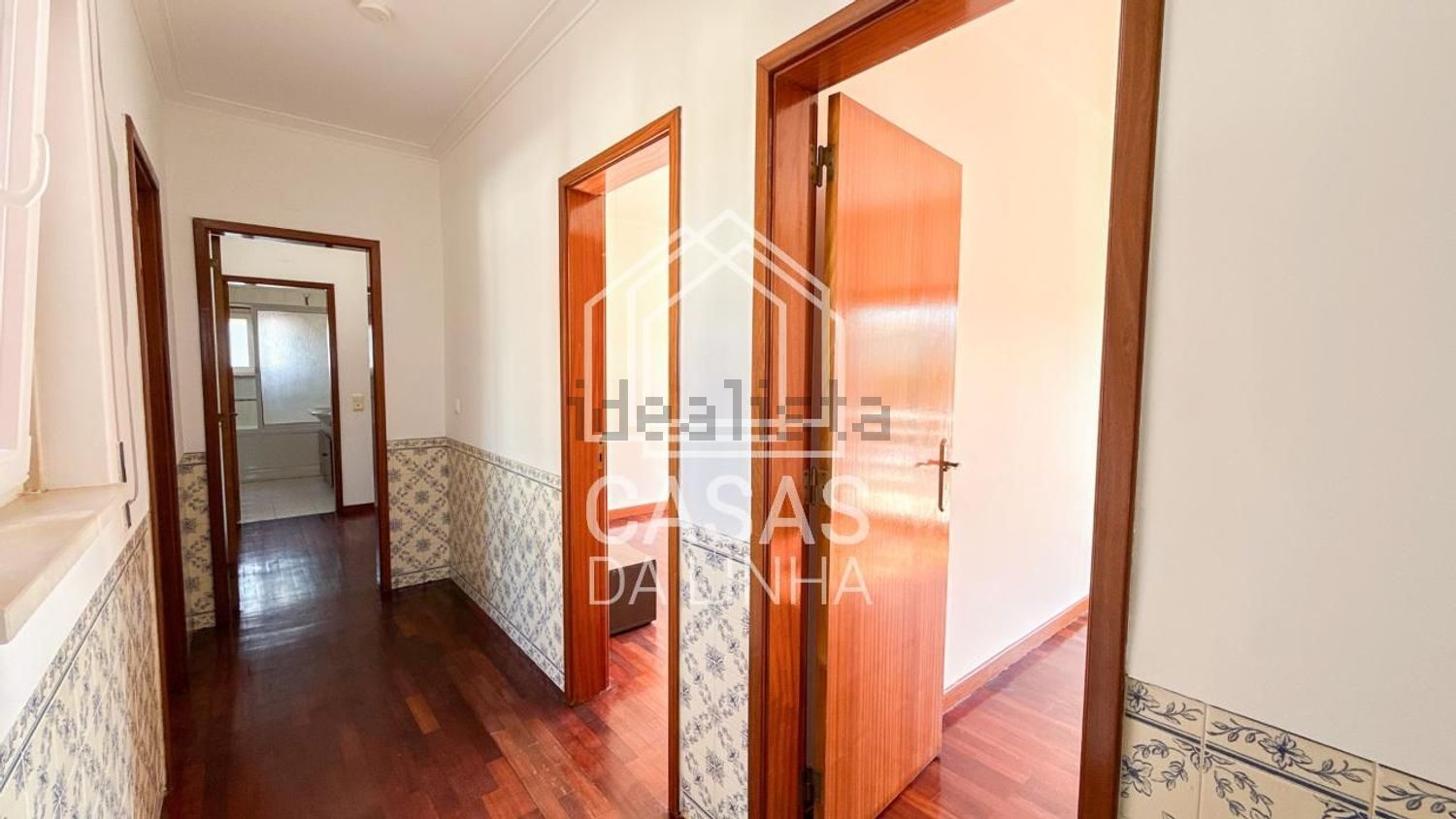 出租小楼房或独栋别墅在Tires - 过道