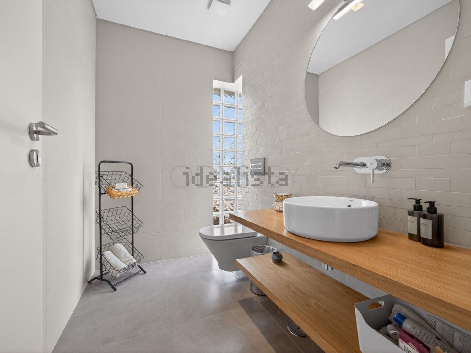 小楼房或独栋别墅出售在Rua da Colina - 卫生间