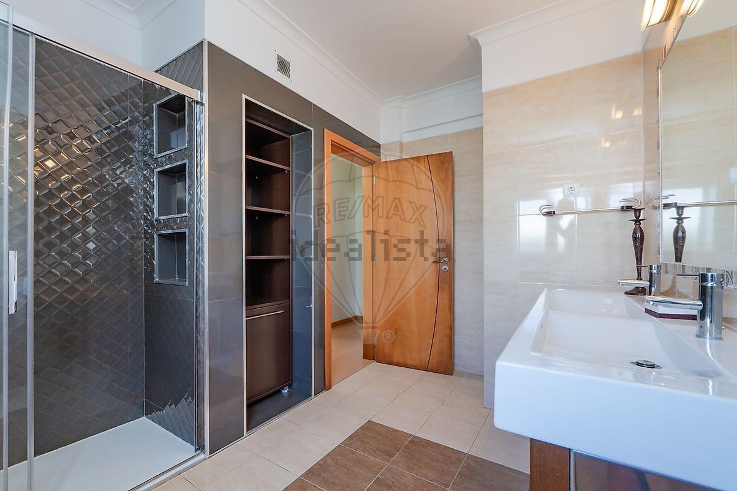 小楼房或独栋别墅出售在Rua do Rosmaninho - 试衣间