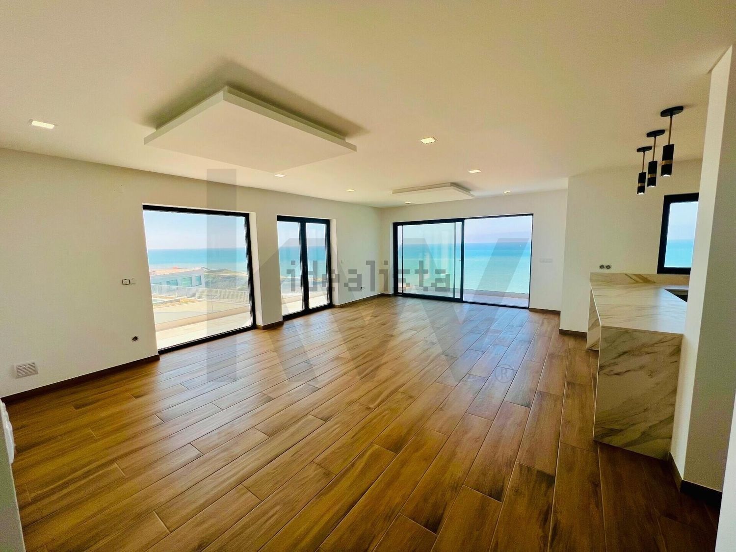 小楼房或独栋别墅出售在Rua das Salemas s/n - 居住