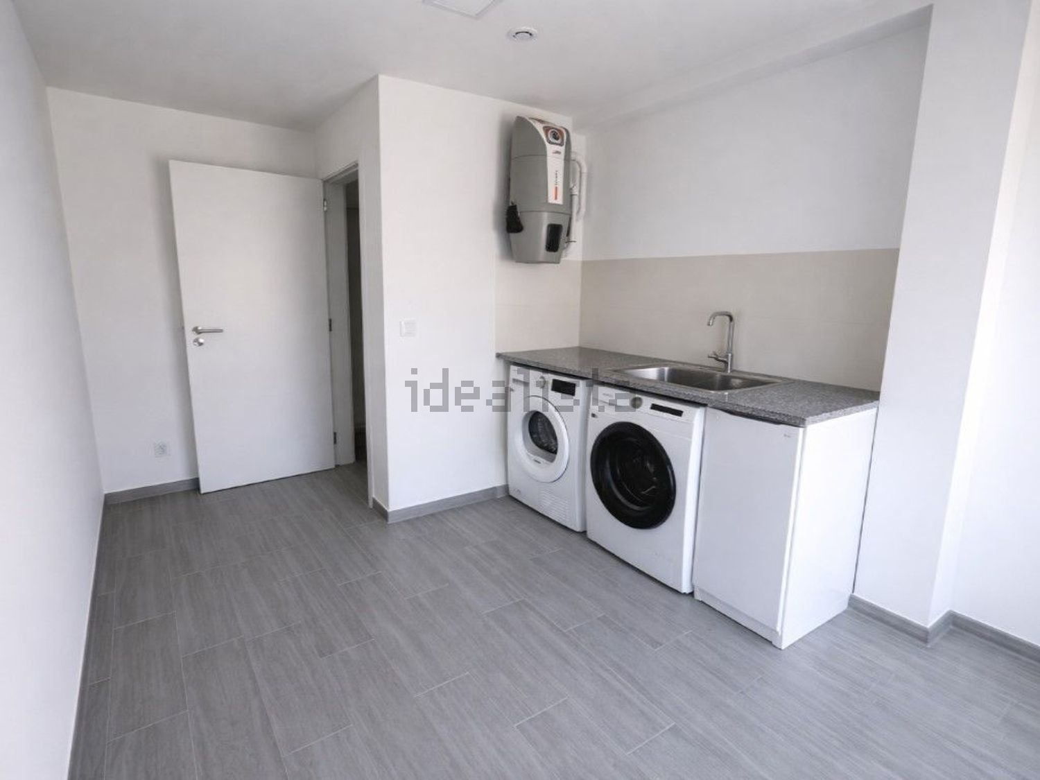 联排别墅出售在Rua dos Comarelos - 地下室