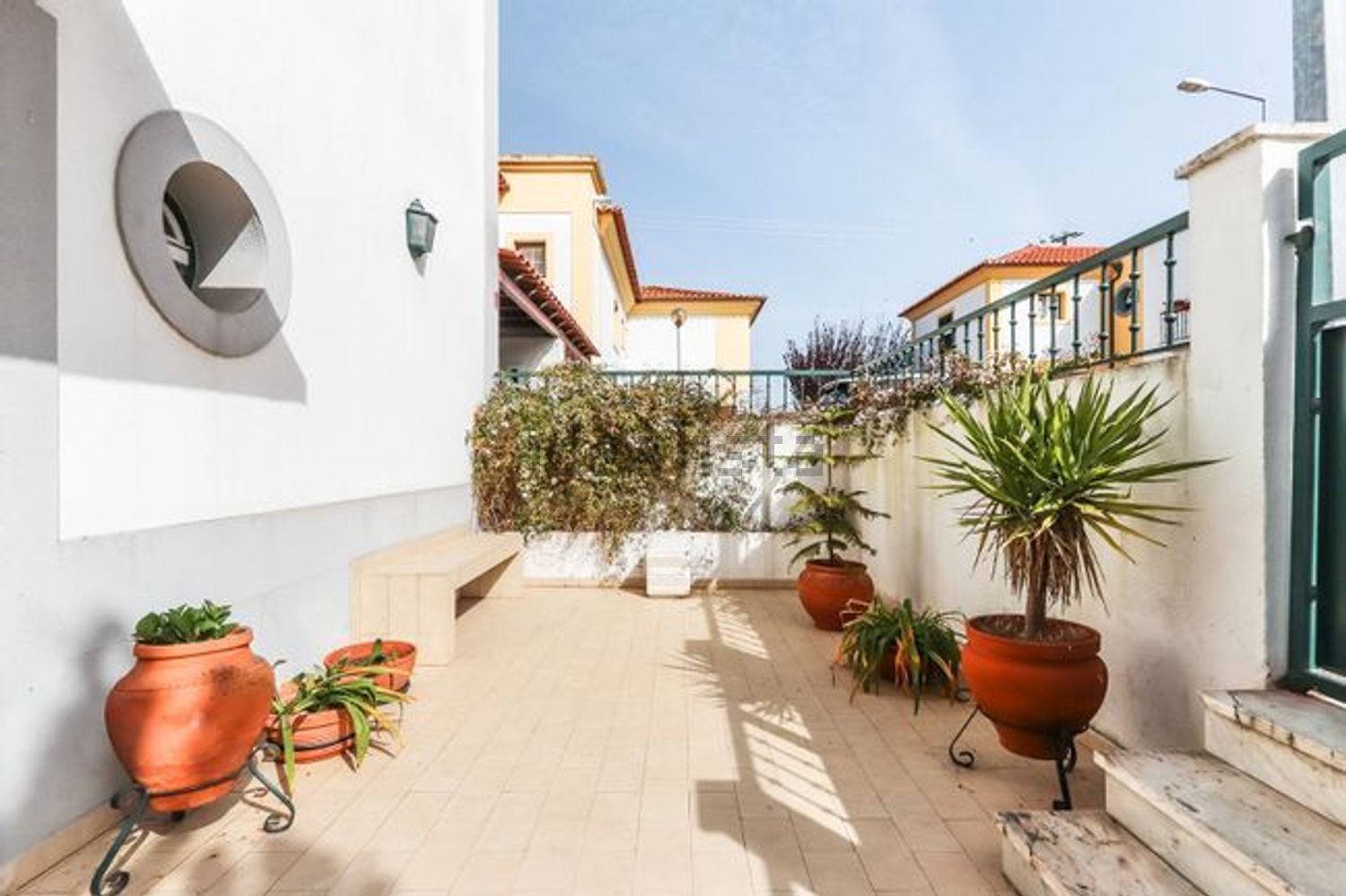 小楼房或独栋别墅出售在Praceta Santo António - 阳台