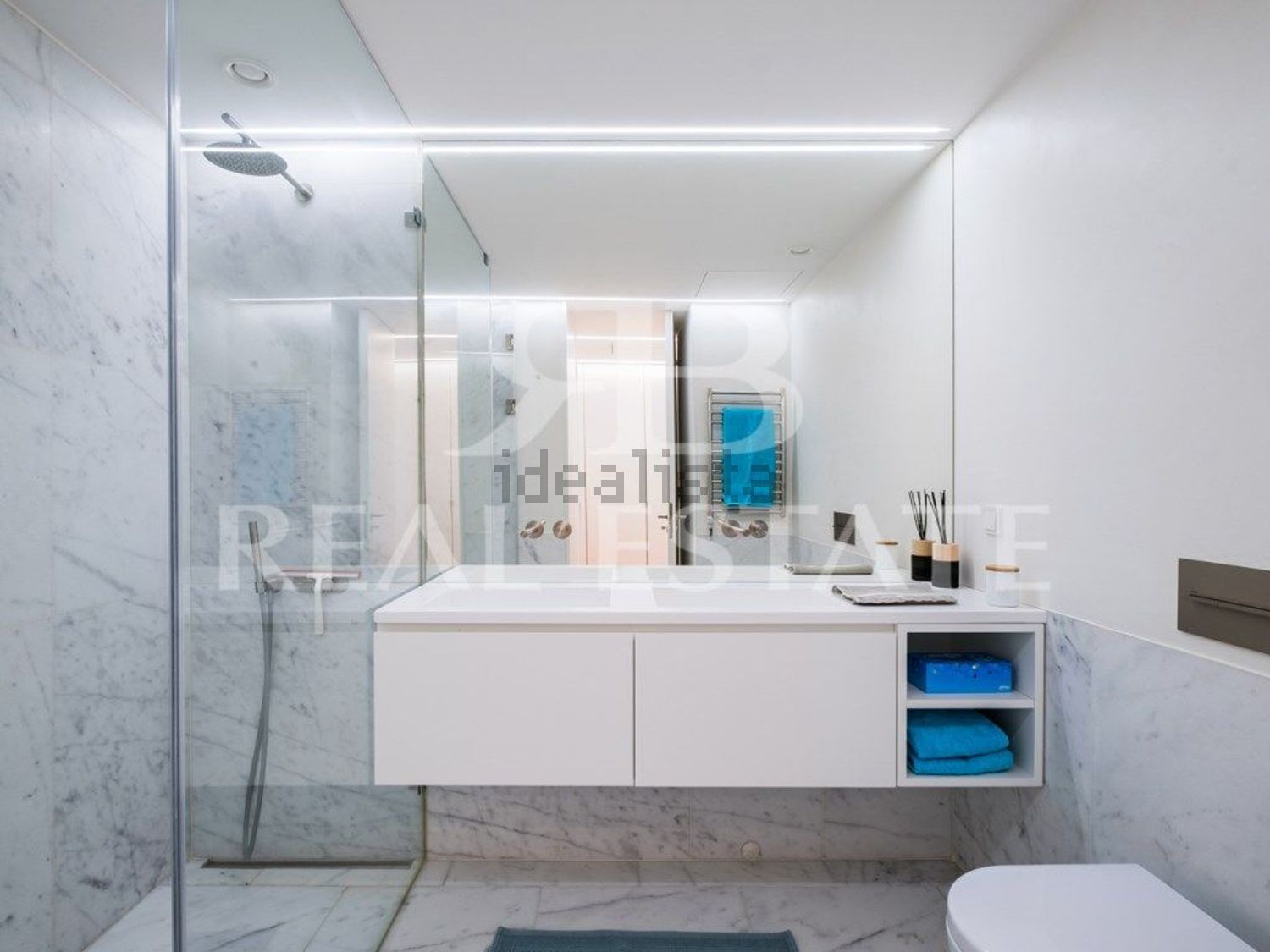 公寓 t3出售在Rua António Maria Cardoso, 11 - 厨房