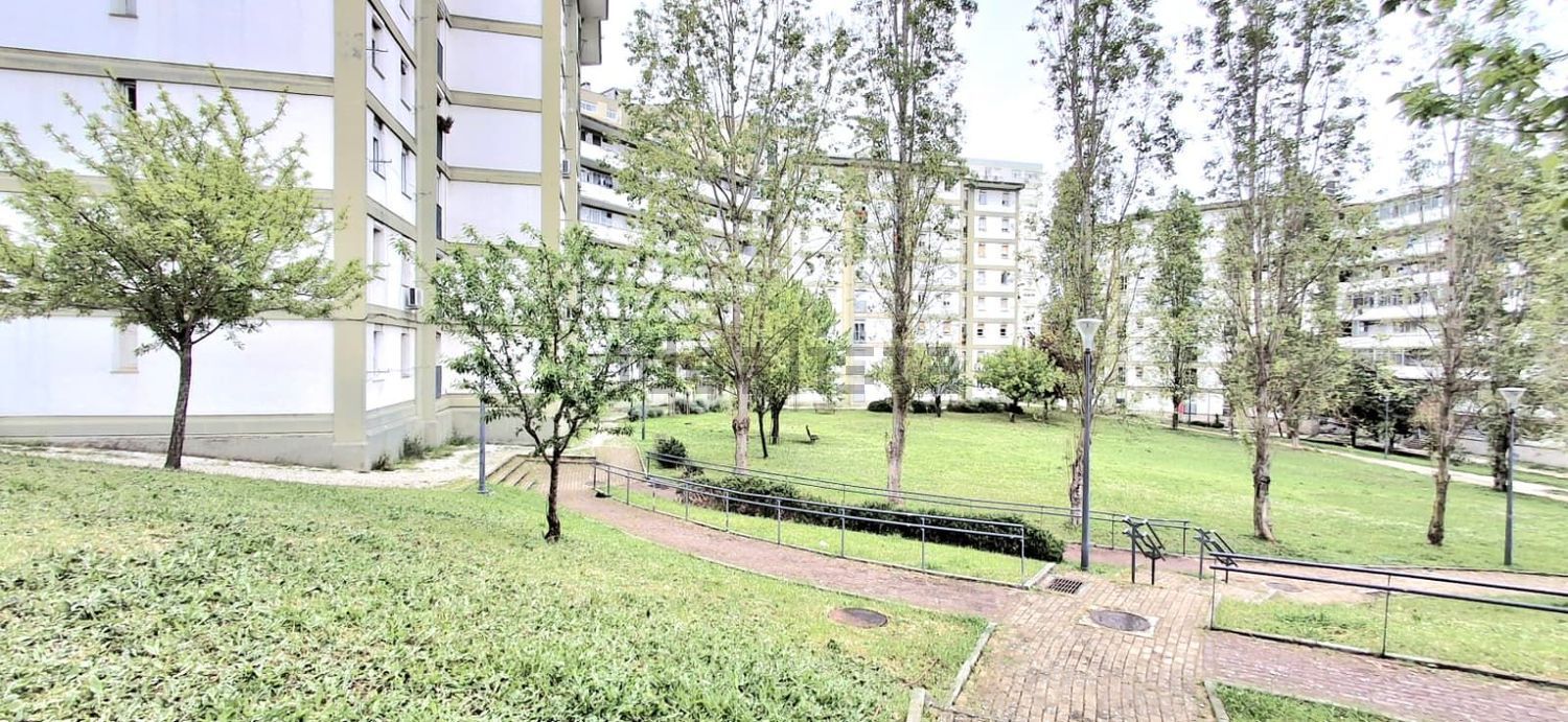 公寓 t3出售在Rua Tomás Alcaide, 100 - 花园