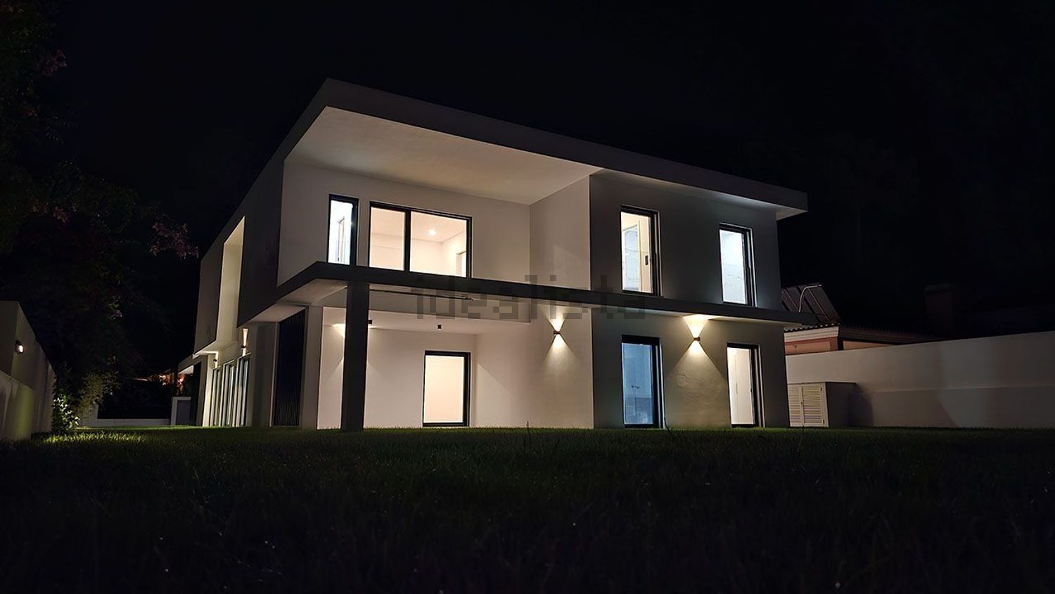 小楼房或独栋别墅出售在Avenida Pinhal do Arneiro - 外立面