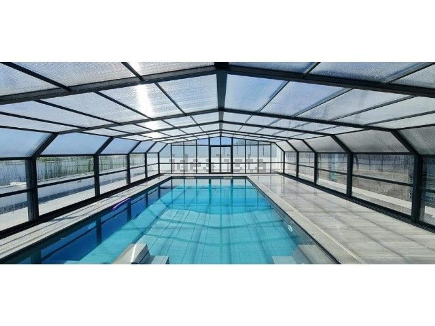 小楼房或独栋别墅出售在Milharado - 游泳池