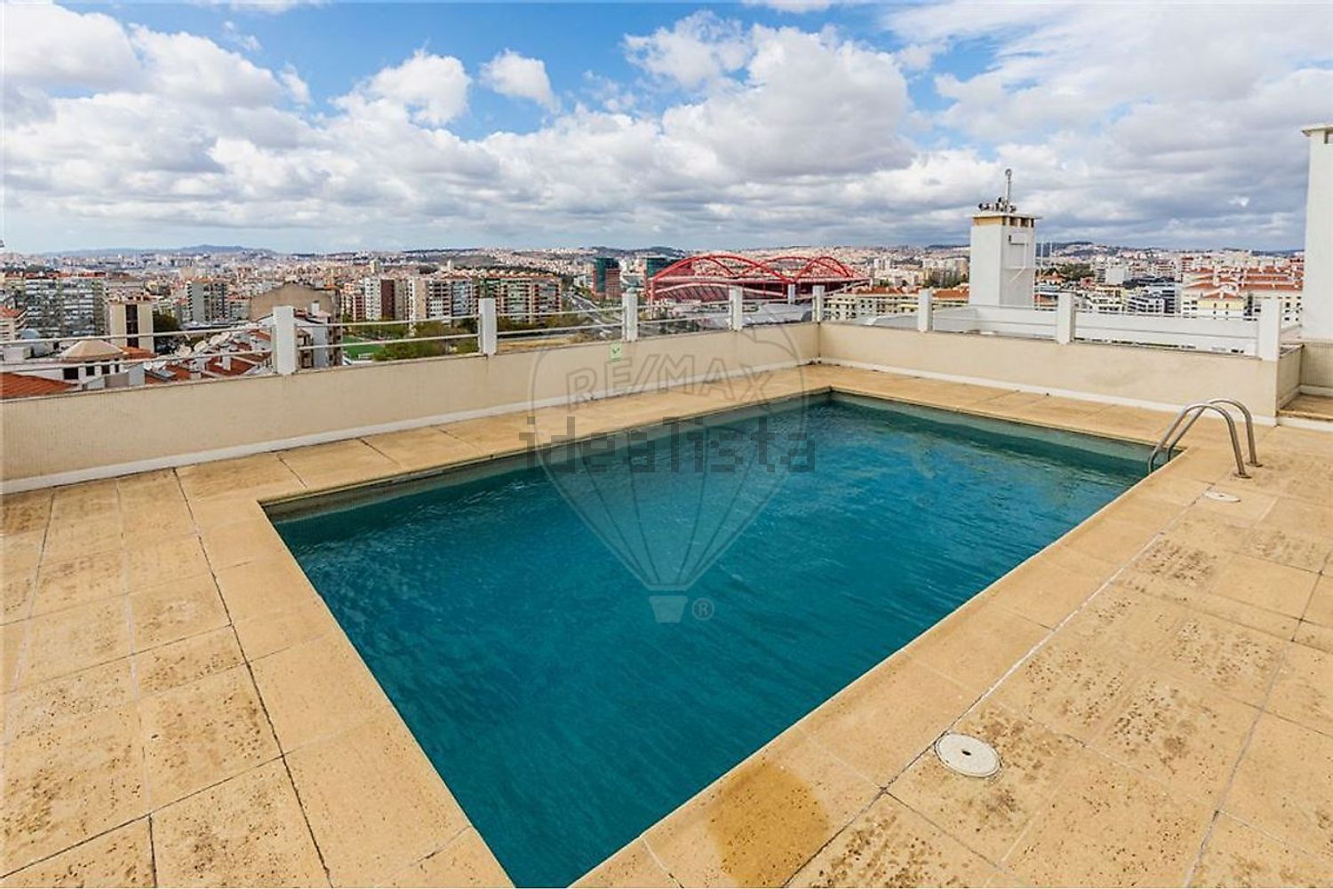 出租公寓 t4在Rua Major Neutel de Abreu - 游泳池