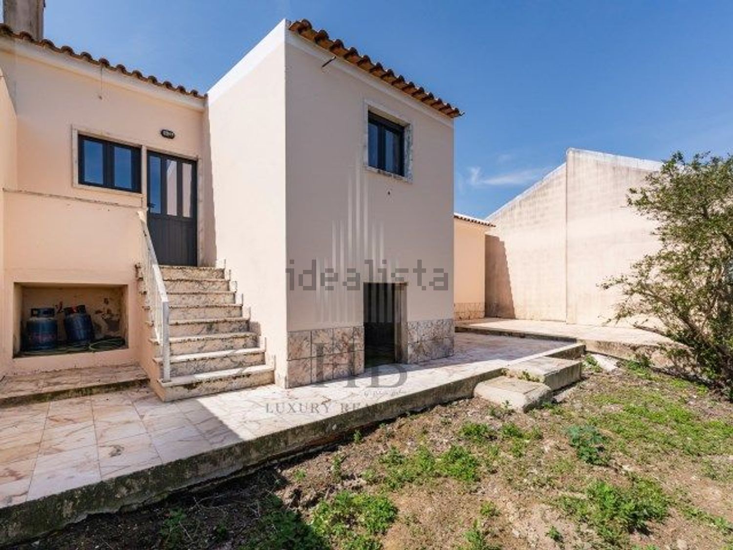 出租小楼房或独栋别墅在Rua do Arneiro - 外立面