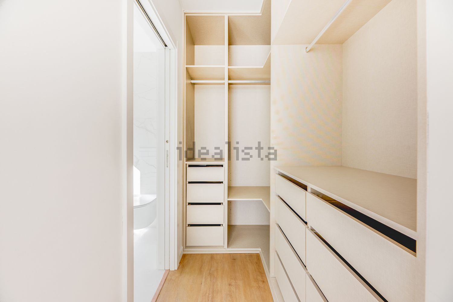 小楼房或独栋别墅出售在Santa Iria de Azoia - São João da Talha - Bobadela - 试衣间