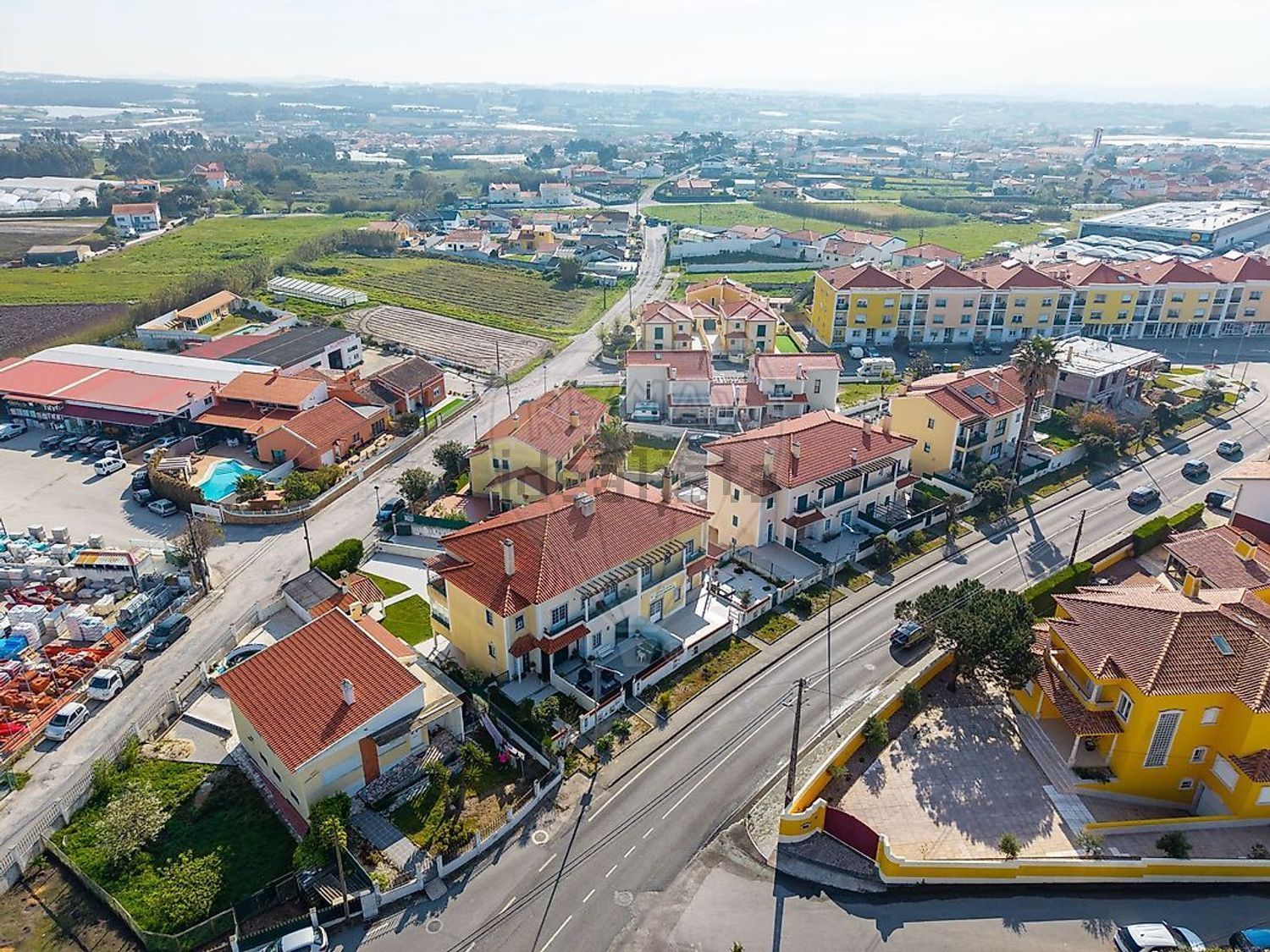 小楼房或独栋别墅出售在Rua das Flores - 视线