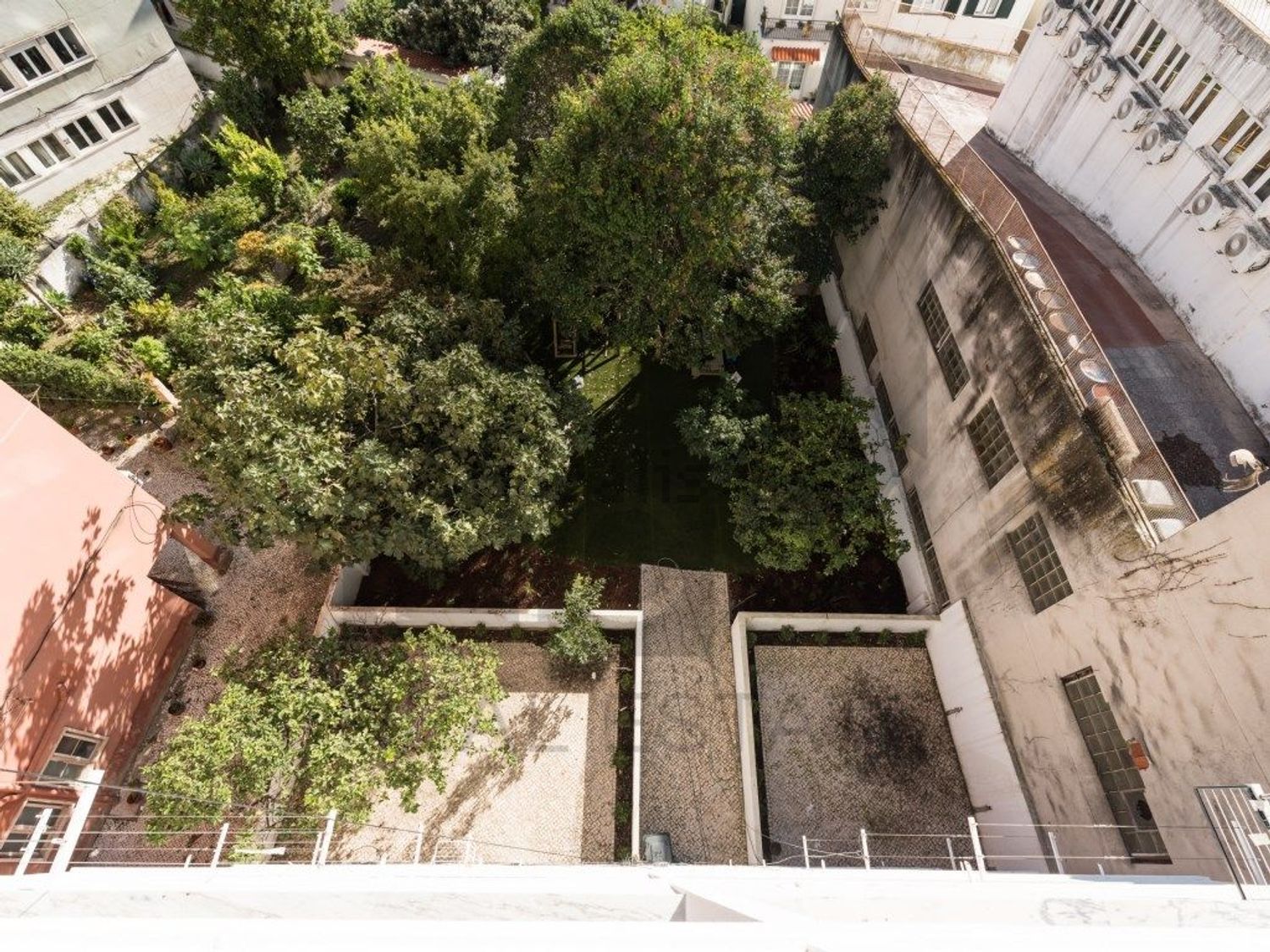 出租公寓 t2在Avenida General Roçadas, 70 C - 花园