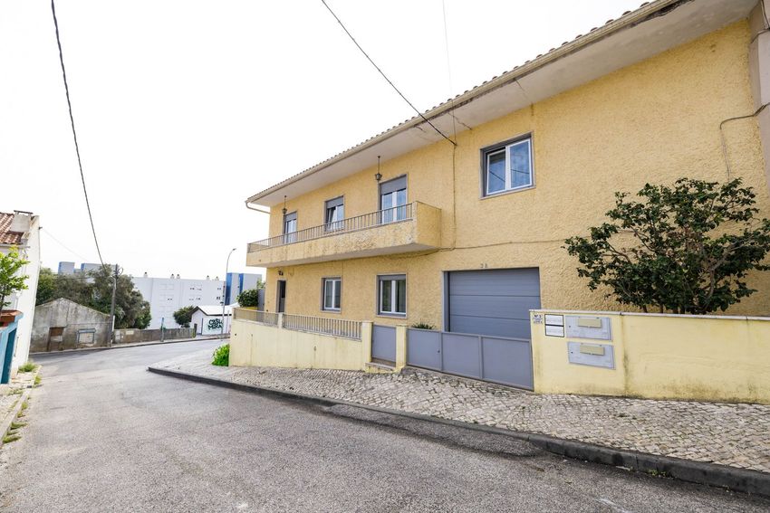 小楼房或独栋别墅出售在Rua dos Malmequeres, 2