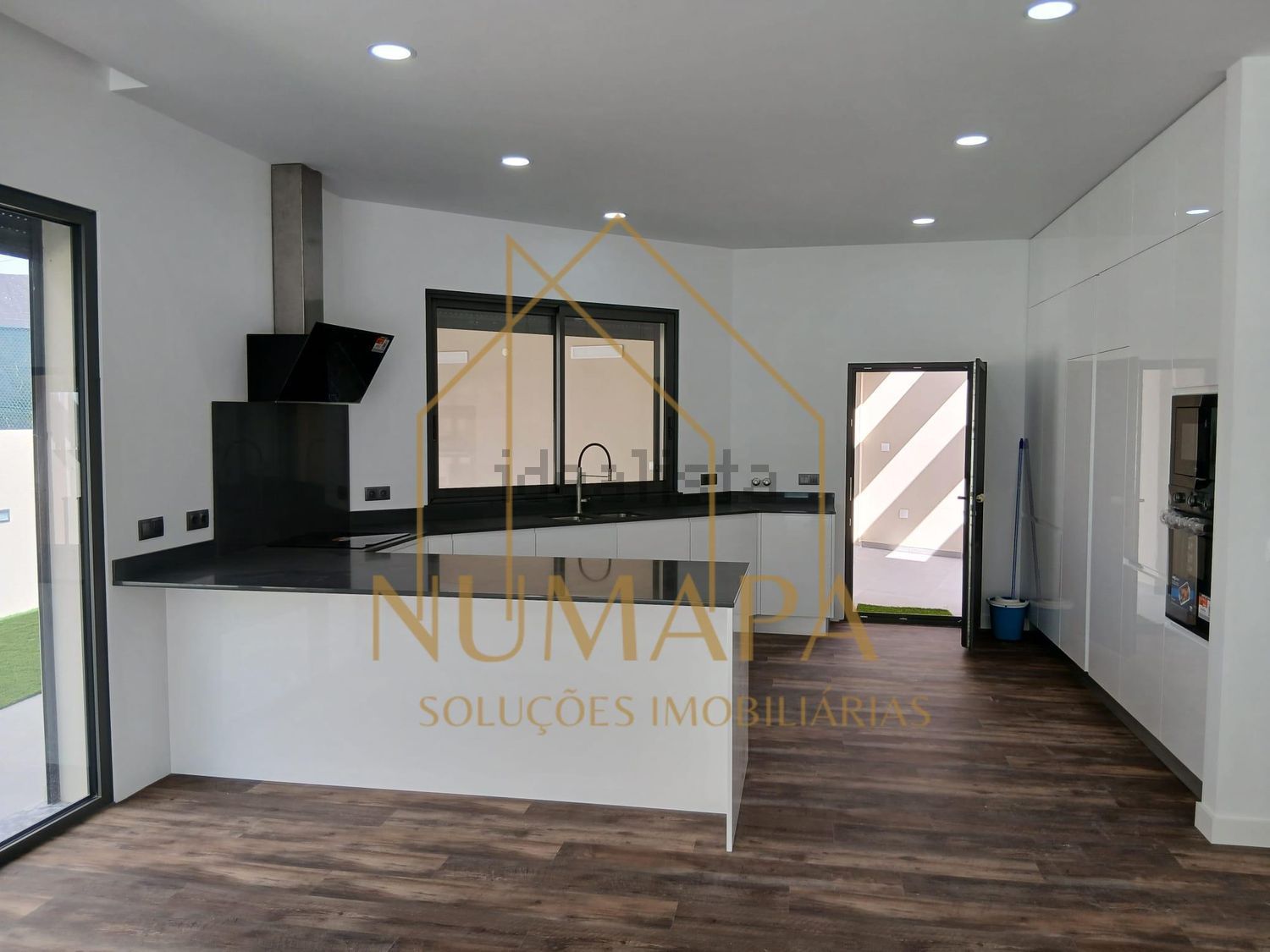 小楼房或独栋别墅出售在Rua Mário Sá - 居住