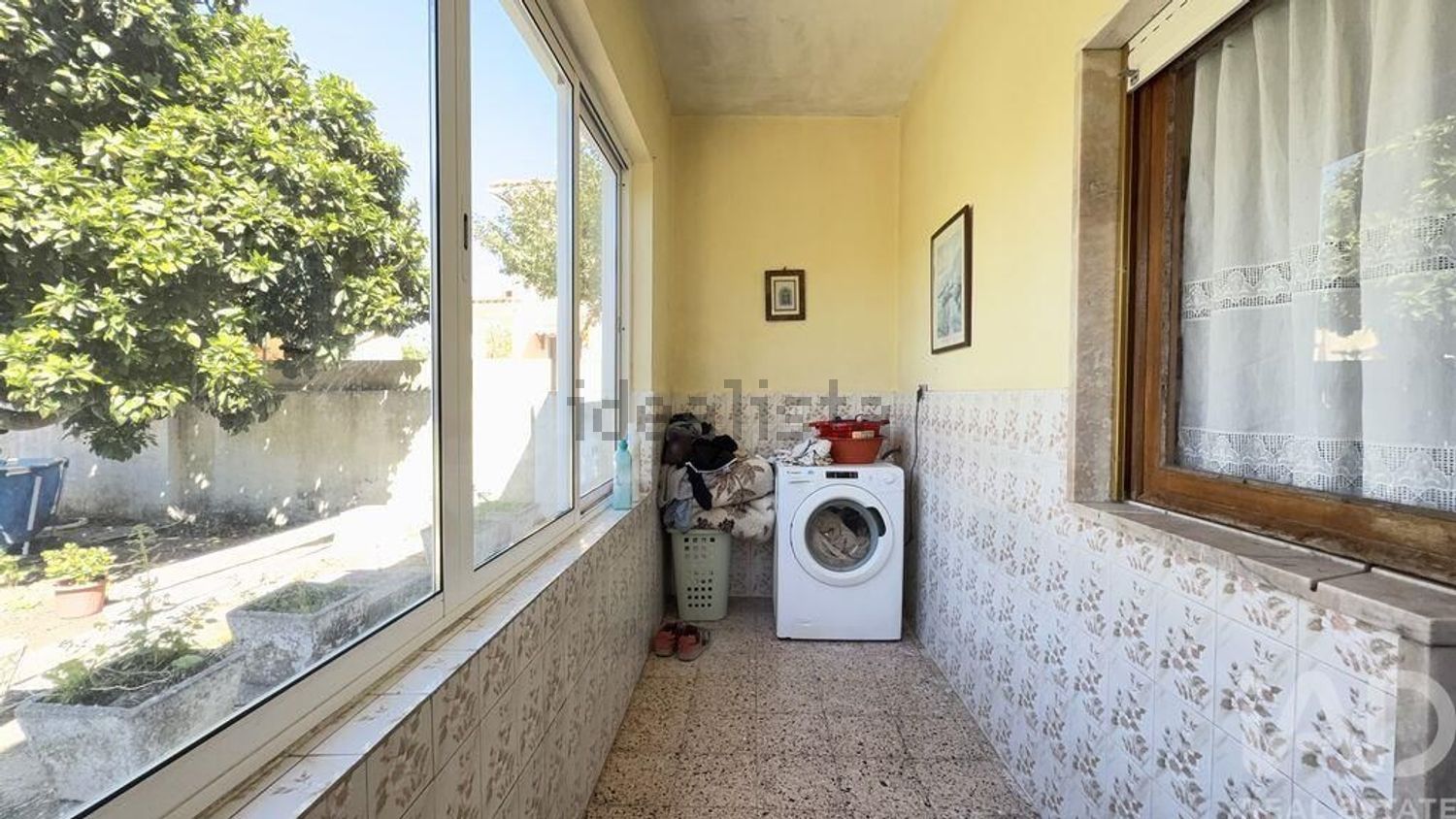 小楼房或独栋别墅出售在Alhos Vedros - 露台