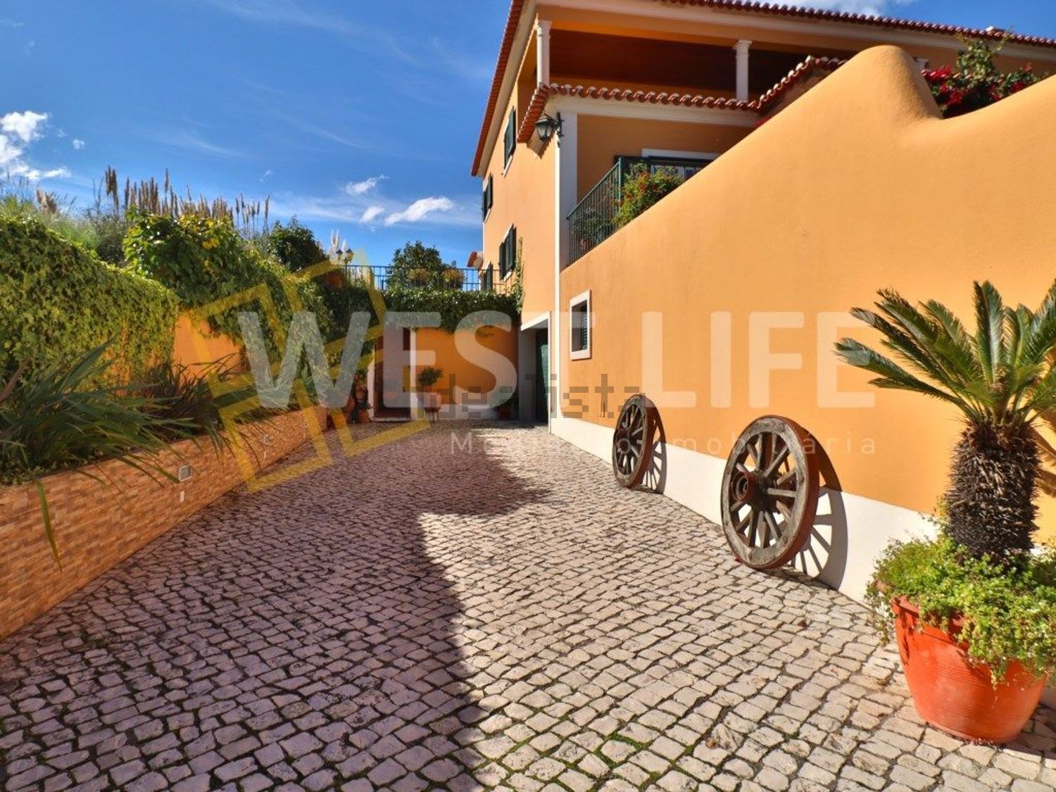 小楼房或独栋别墅出售在Turcifal - 外立面