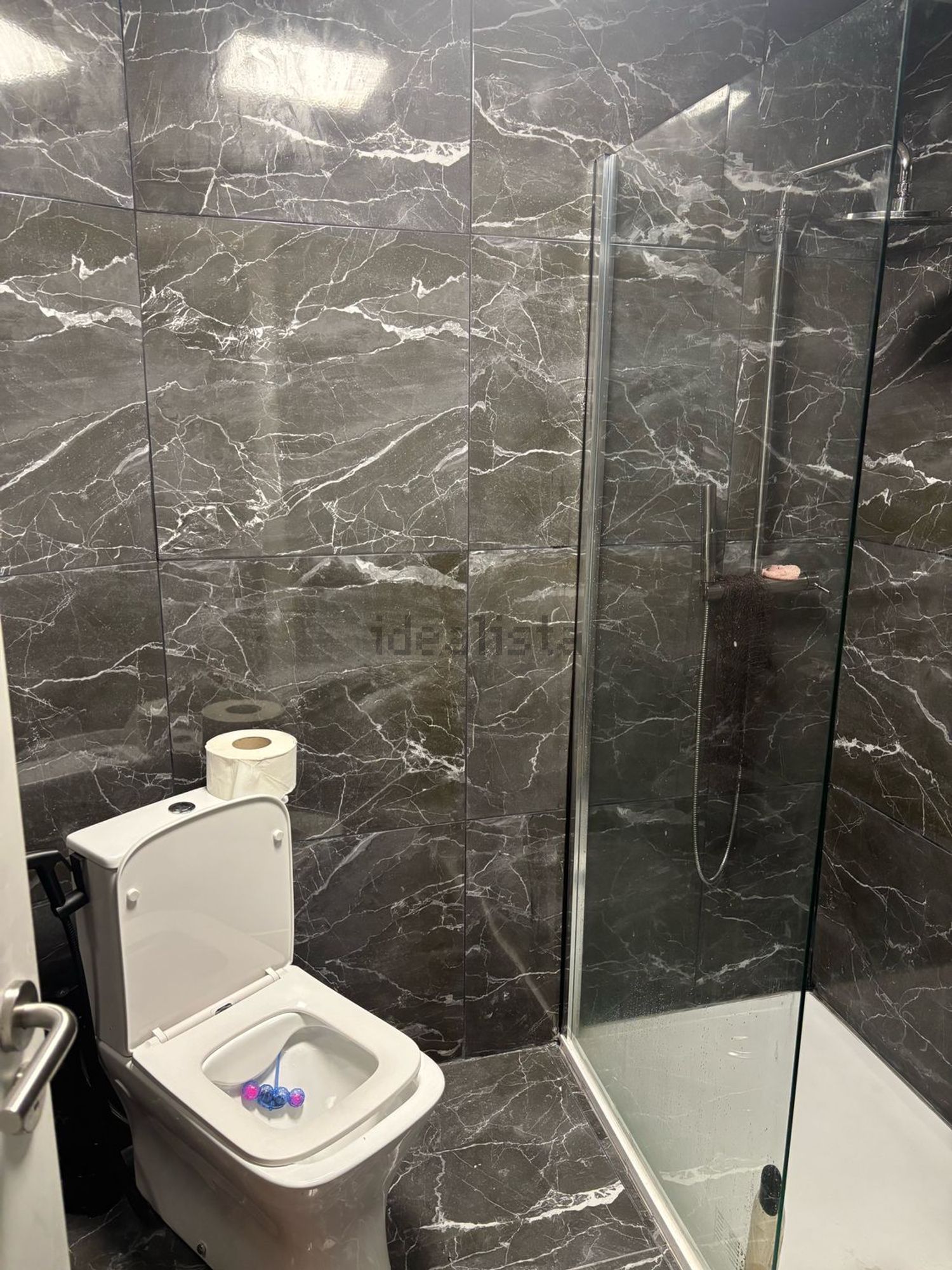 出租房间在Rua Fernão Mendes Pinto, 440 - 卫生间