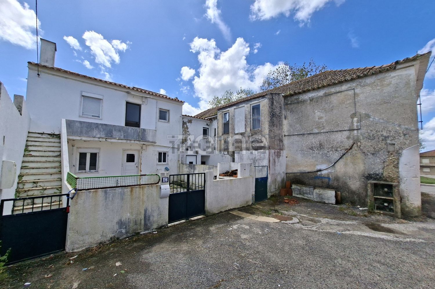 小楼房或独栋别墅出售在Rua Primeiro de Maio, 112 - 外立面