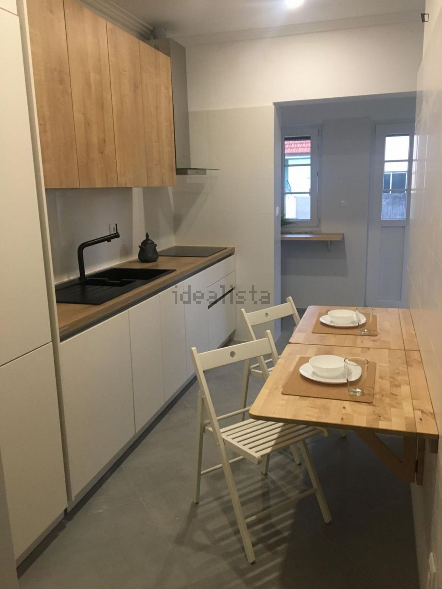 出租房间在Rua Angra do Heroísmo - 厨房