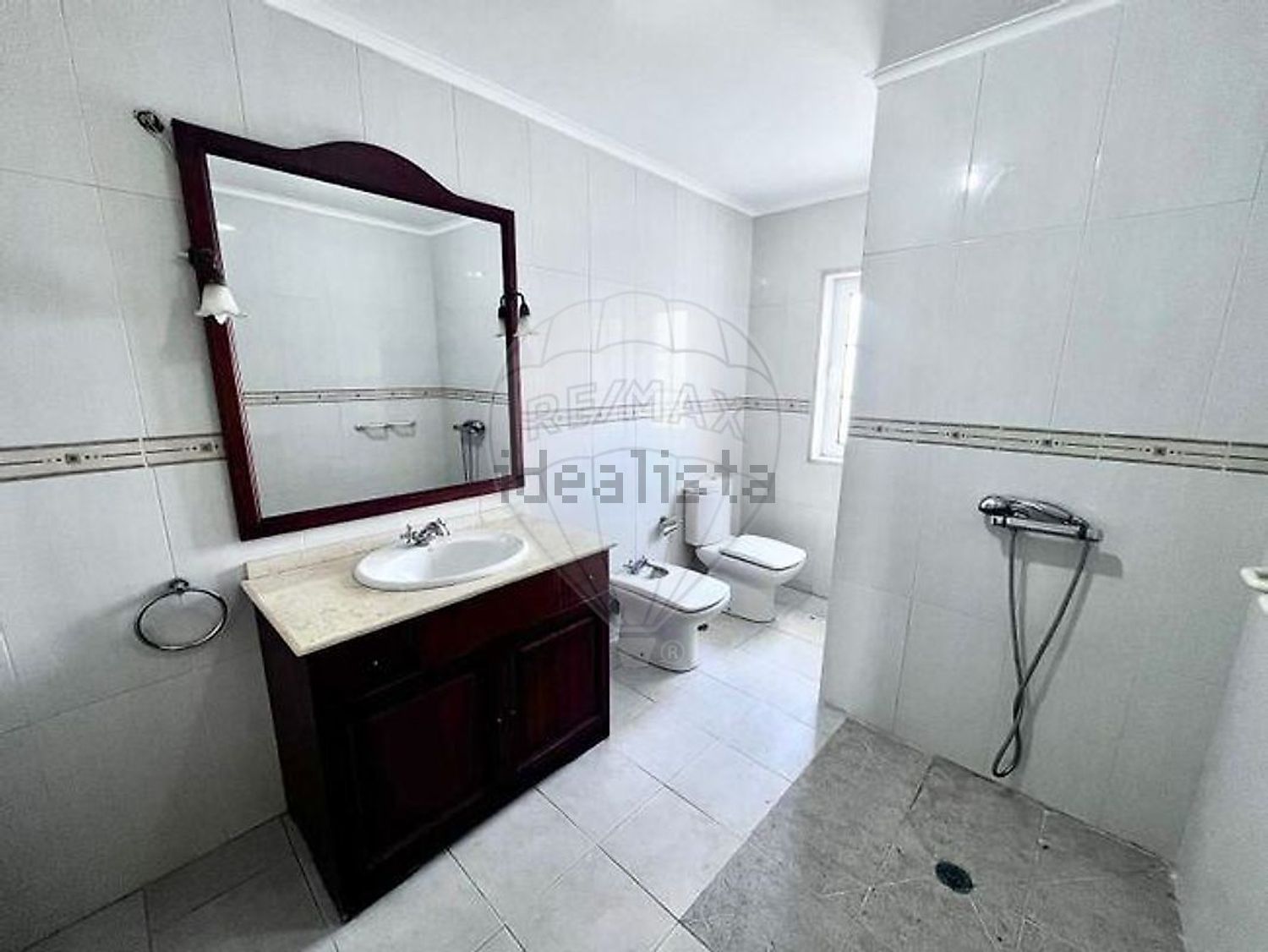 小楼房或独栋别墅出售在Rua do Cabeço - 卫生间