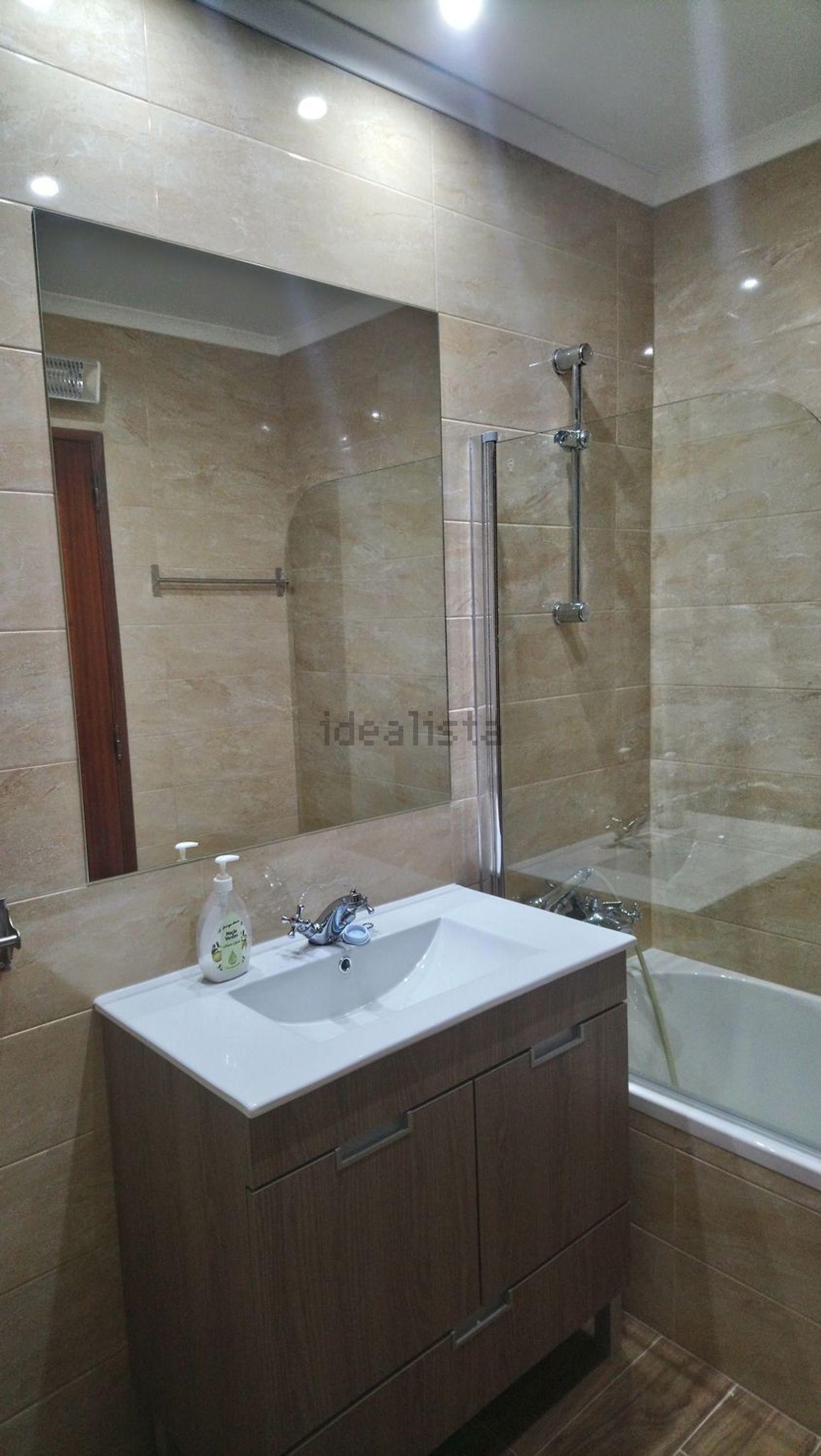 出租房间在Avenida Azedo Gneco, 26 n - 卫生间