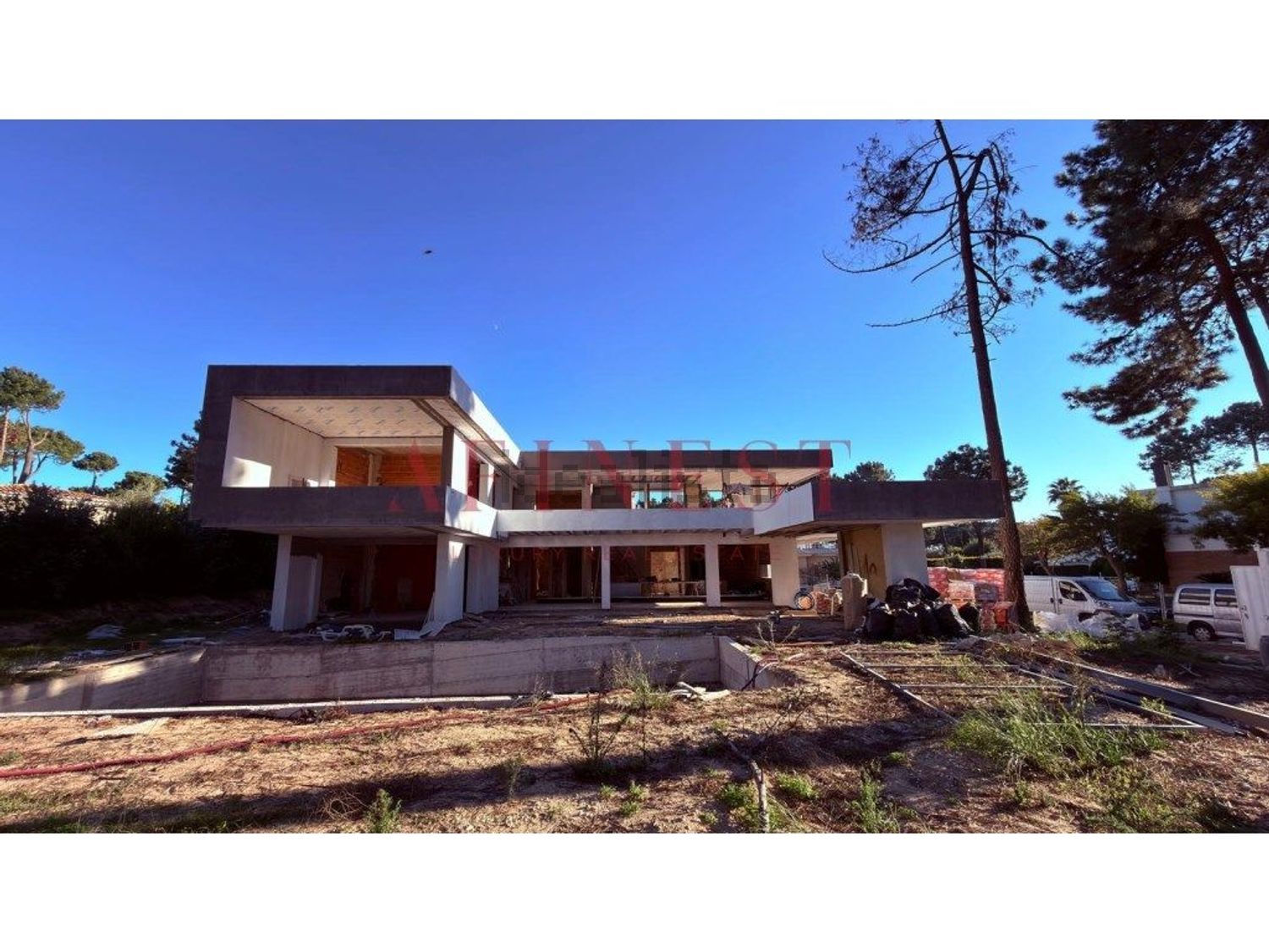 小楼房或独栋别墅出售在Rua do Tojo - 外立面