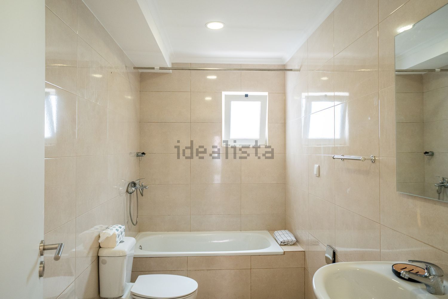 小楼房或独栋别墅出售在Rua David José Chitas, 8 - 卫生间