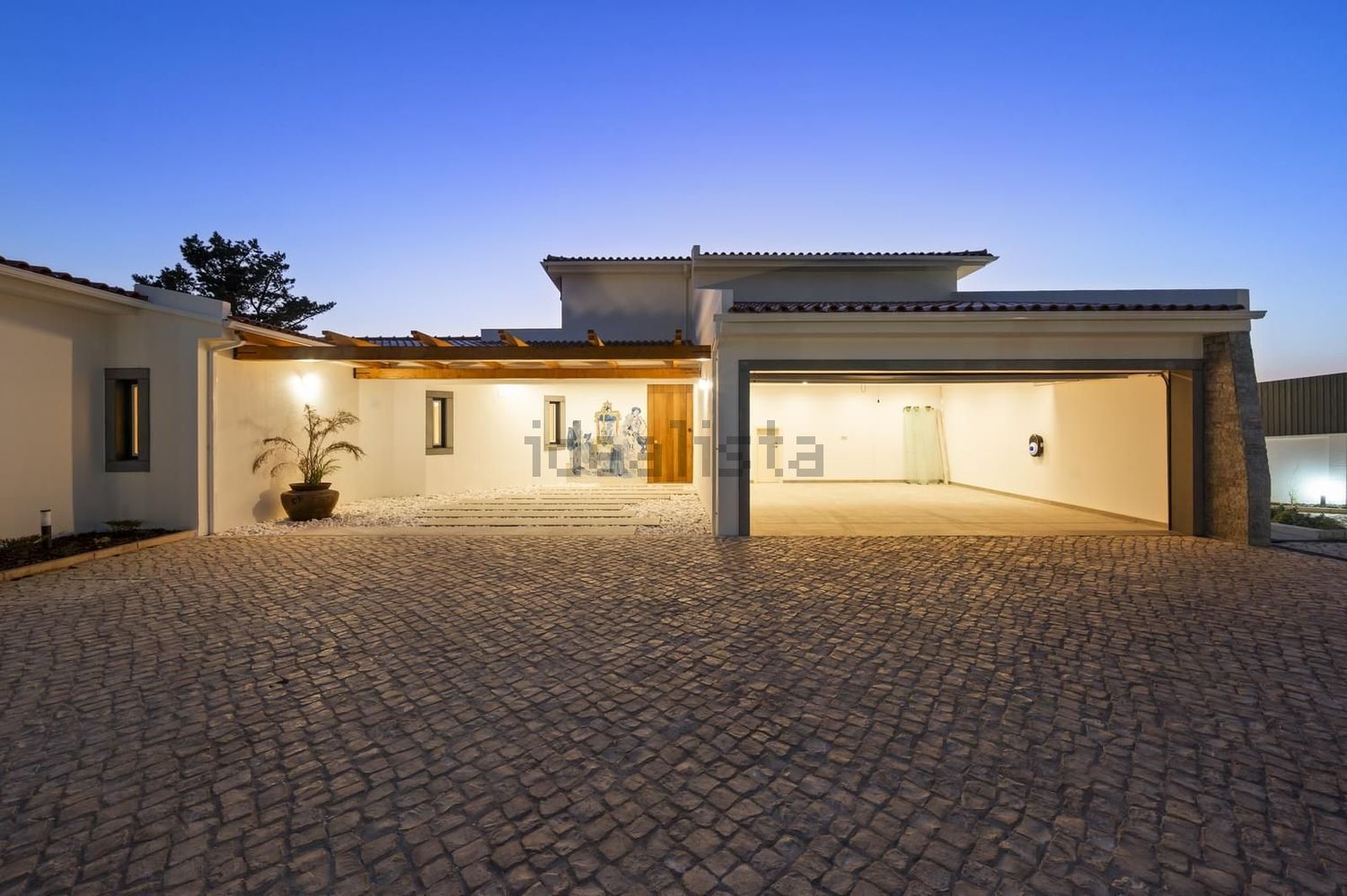 小楼房或独栋别墅出售在Beco do Algarvio - 外立面