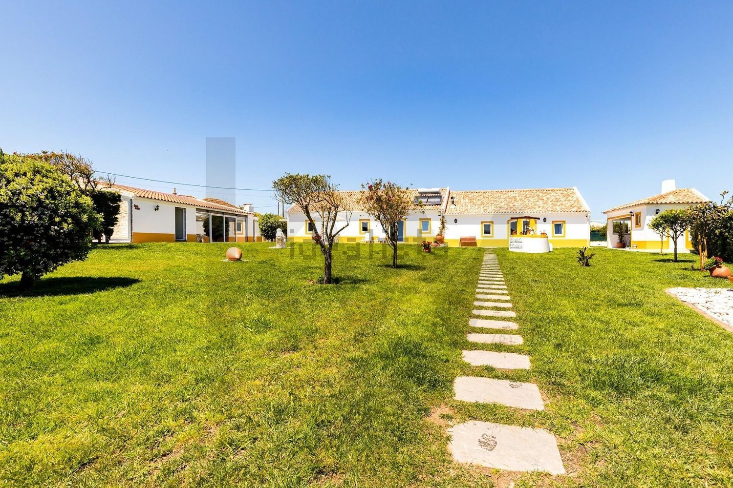 小楼房或独栋别墅出售在Rua de Cambelas - 外立面