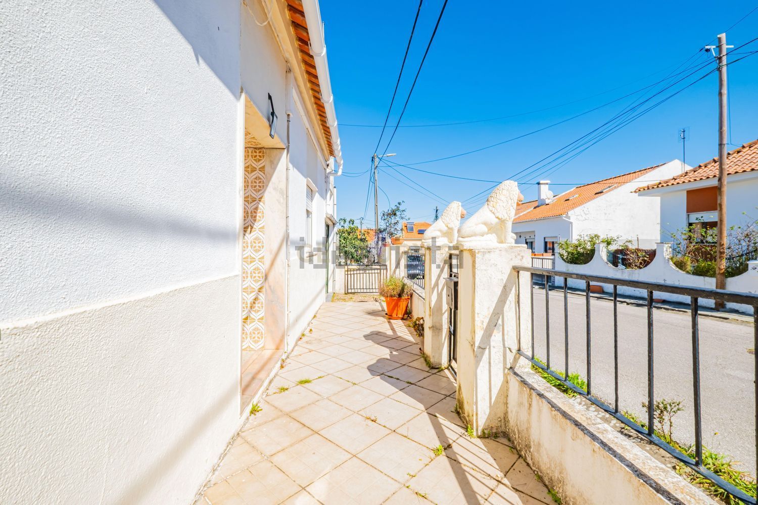 小楼房或独栋别墅出售在Rua General Humberto Delgado, 6 - 阳台