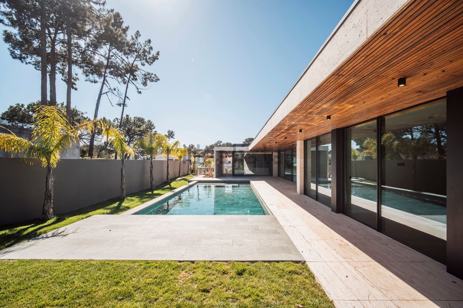 小楼房或独栋别墅出售在Avenida do Mar - 游泳池