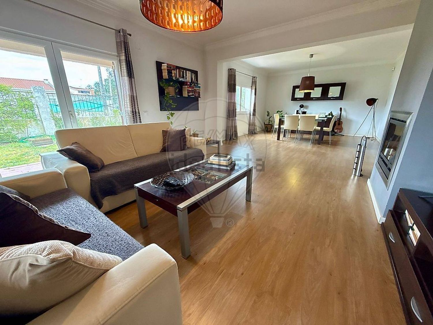 小楼房或独栋别墅出售在Rua 18 - 客厅